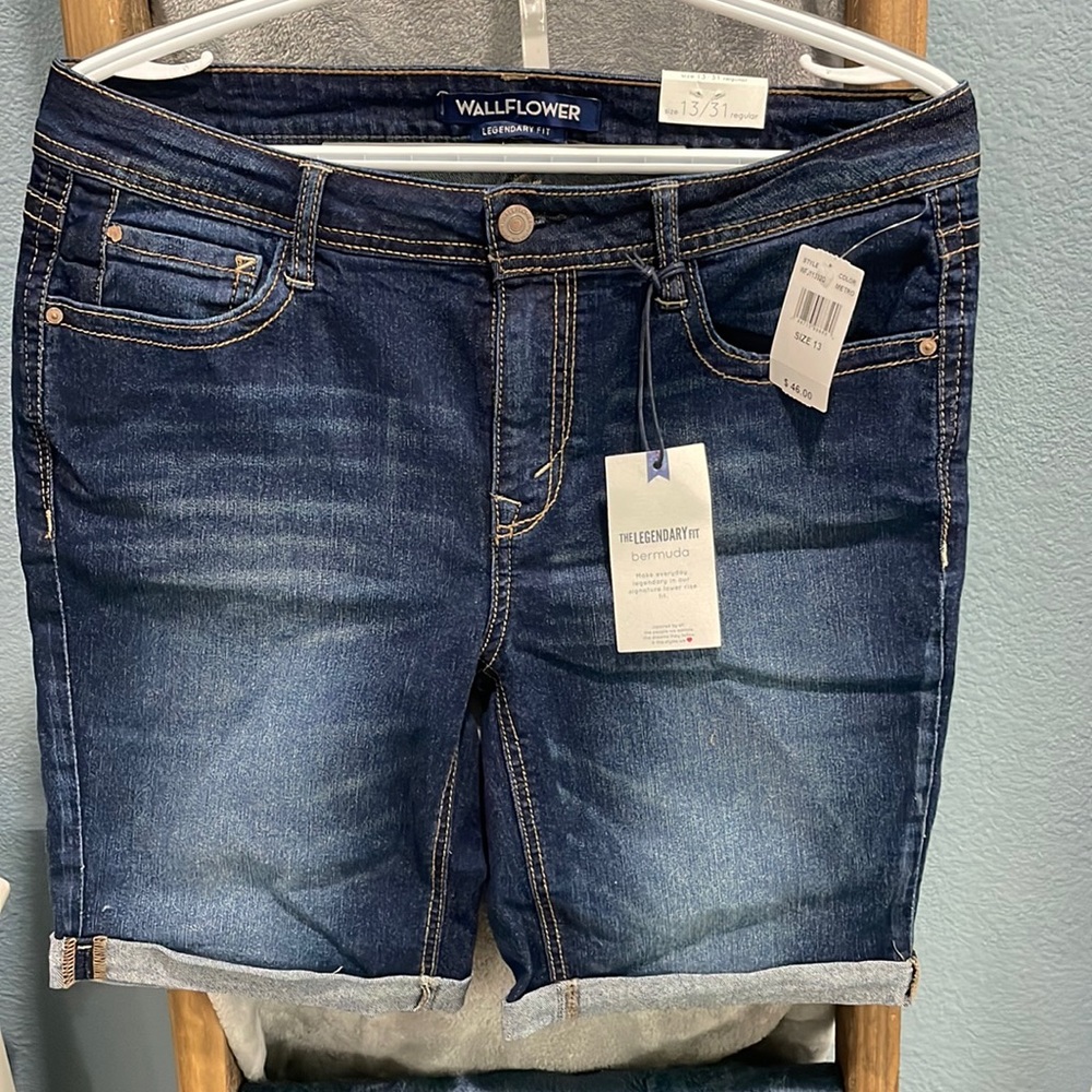 Jean Bermuda shorts by Wallflower Size 13/31